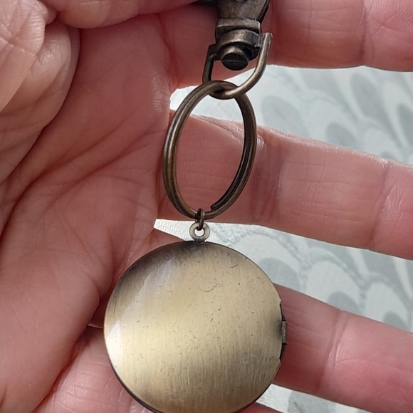 Keychain Oil/perfume Diffuser  With 3 Pads - Picture 5 of 6